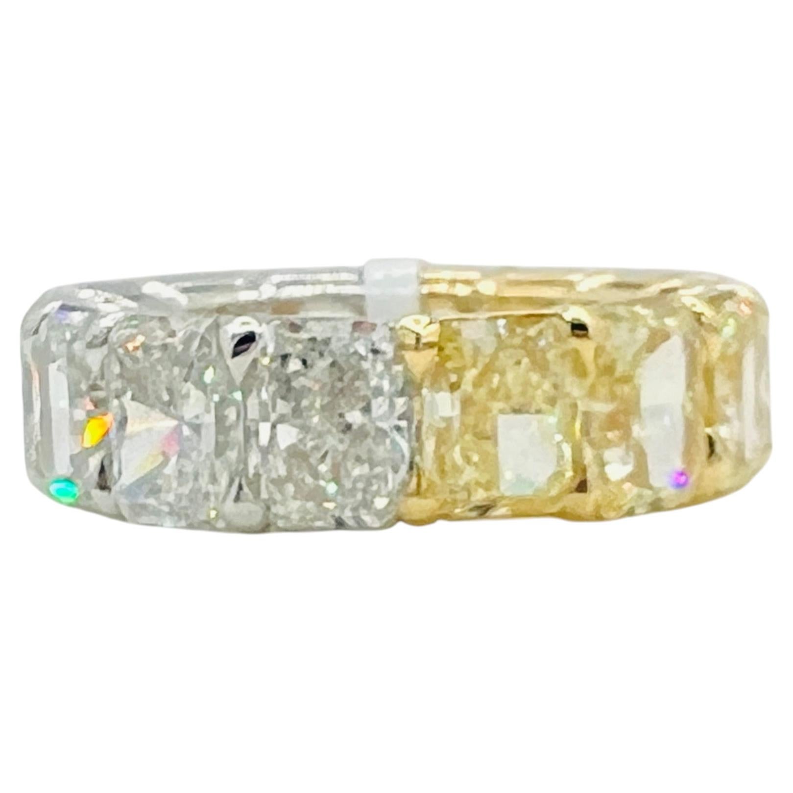 Alianza de eternidad de GIA con diamantes radiantes de 1 quilate cada uno, blancos y amarillos fantasía, en oro de 18k