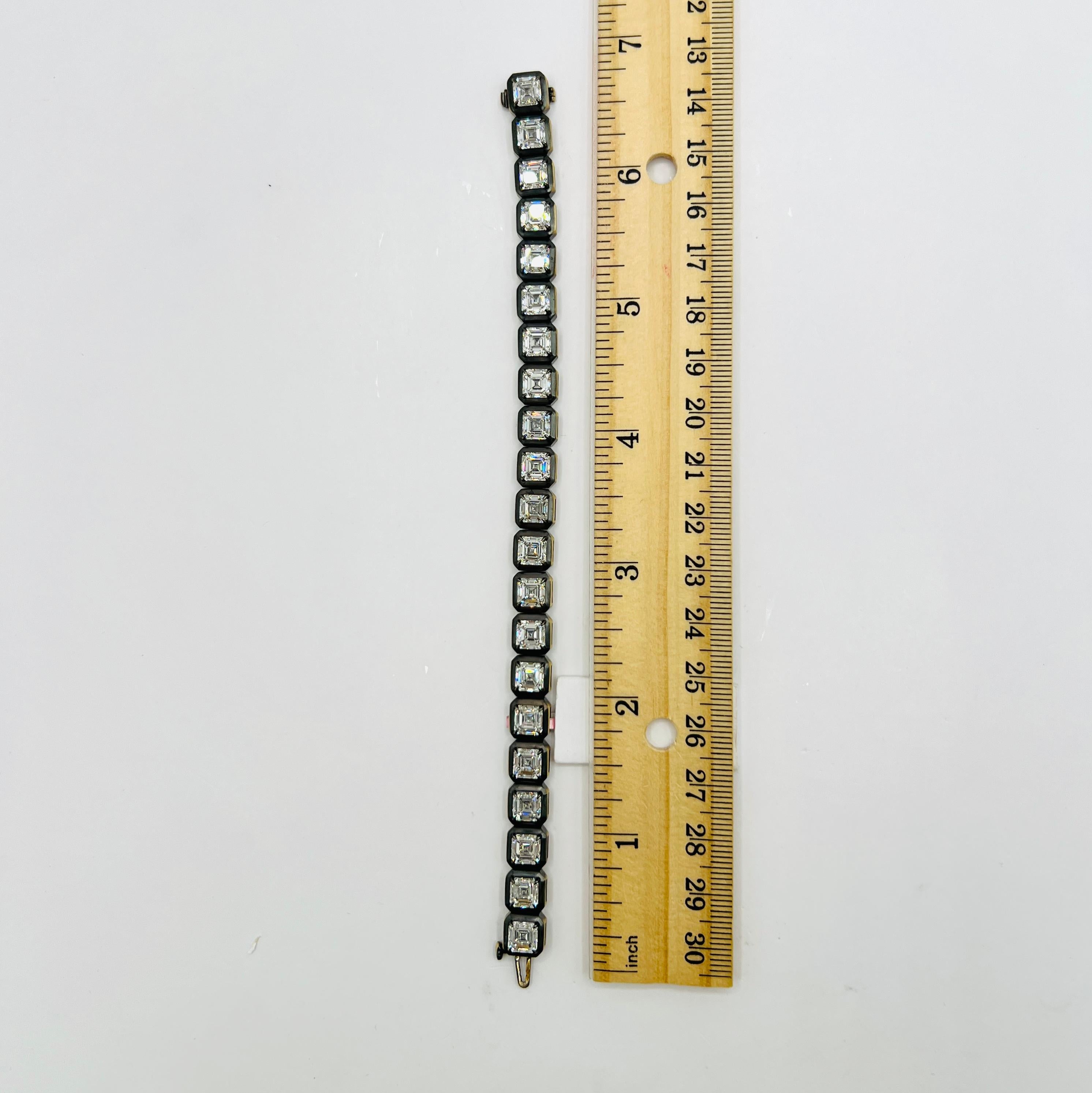 GIA 1 Quilate Cada Diamante Blanco Asscher Pulsera en Rodio Negro y 18K en venta 4
