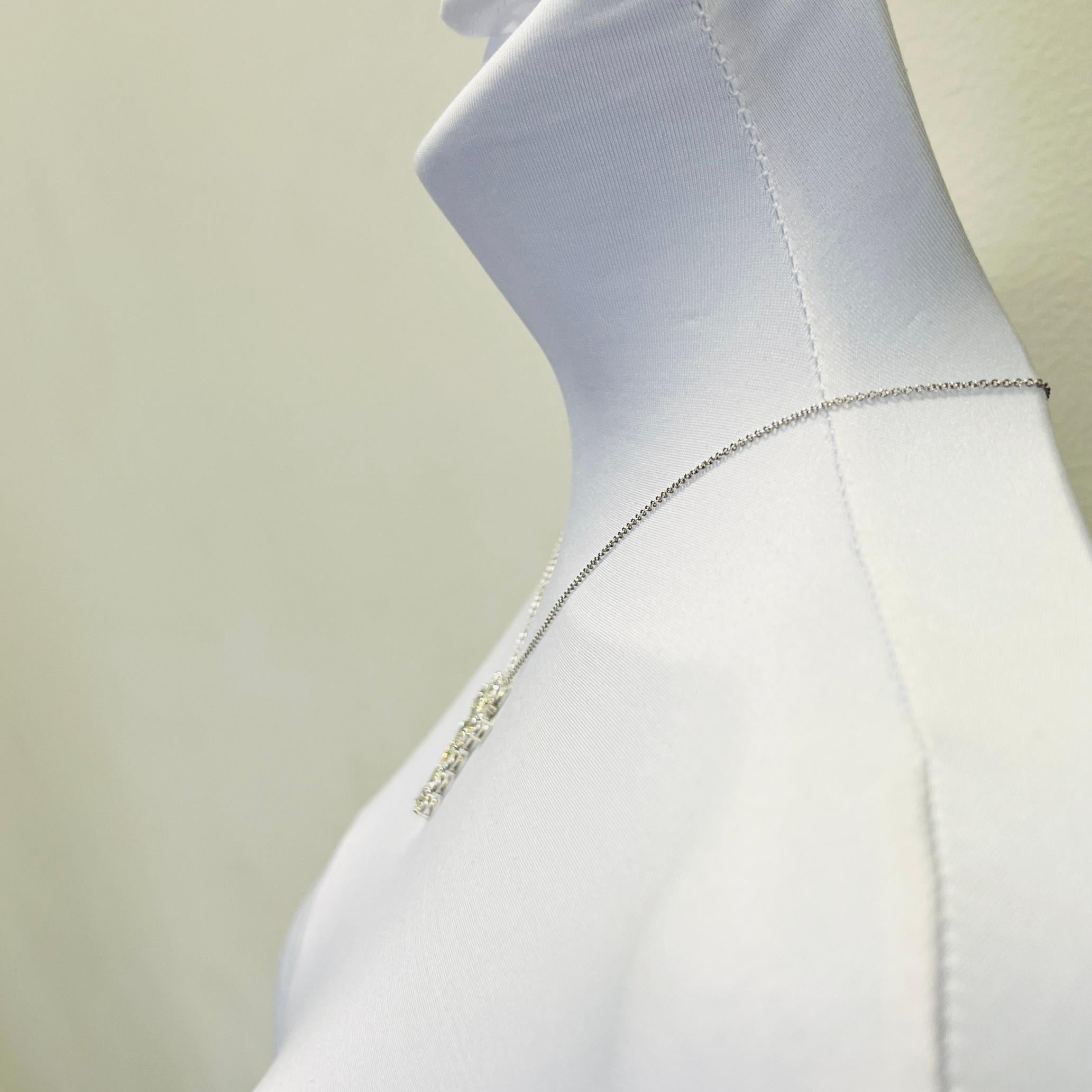 GIA 1 Carat Each White Diamond Cushion Cross Pendant Necklace in 18K White Gold Corte cojín en venta