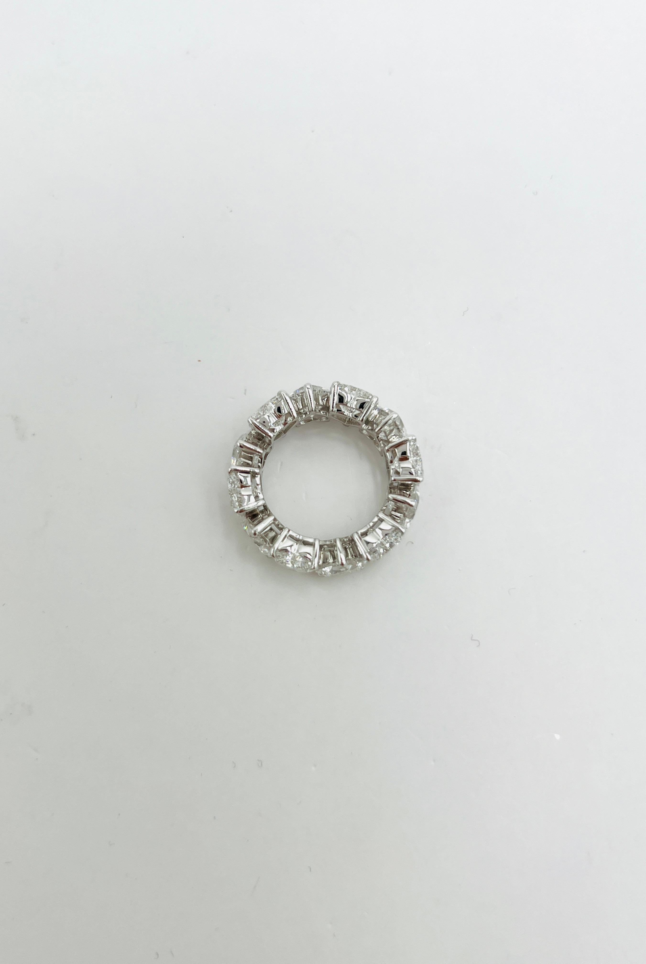 Women's or Men's GIA 1 Carat Each White Diamond Heart Eternity Band Ring in 18K White Gold For Sale