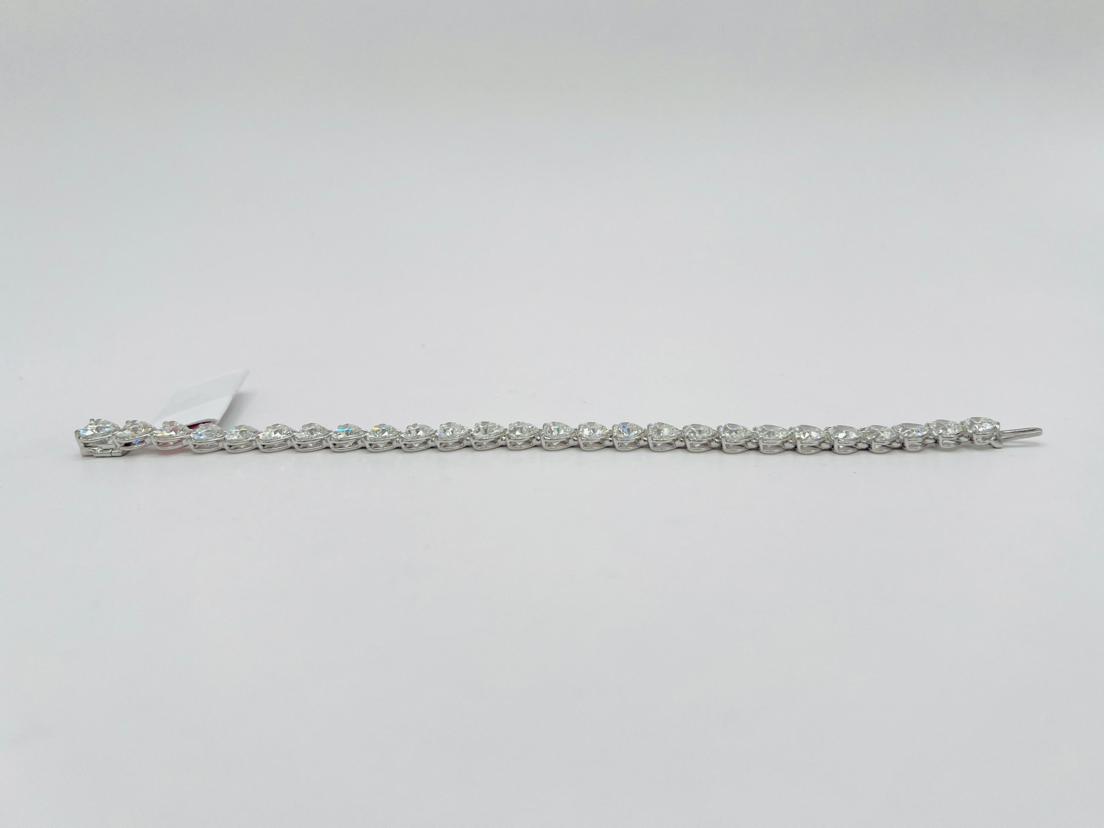 GIA 1 Carat Each White Diamond Heart Tennis Bracelet in 18K White Gold For Sale 1