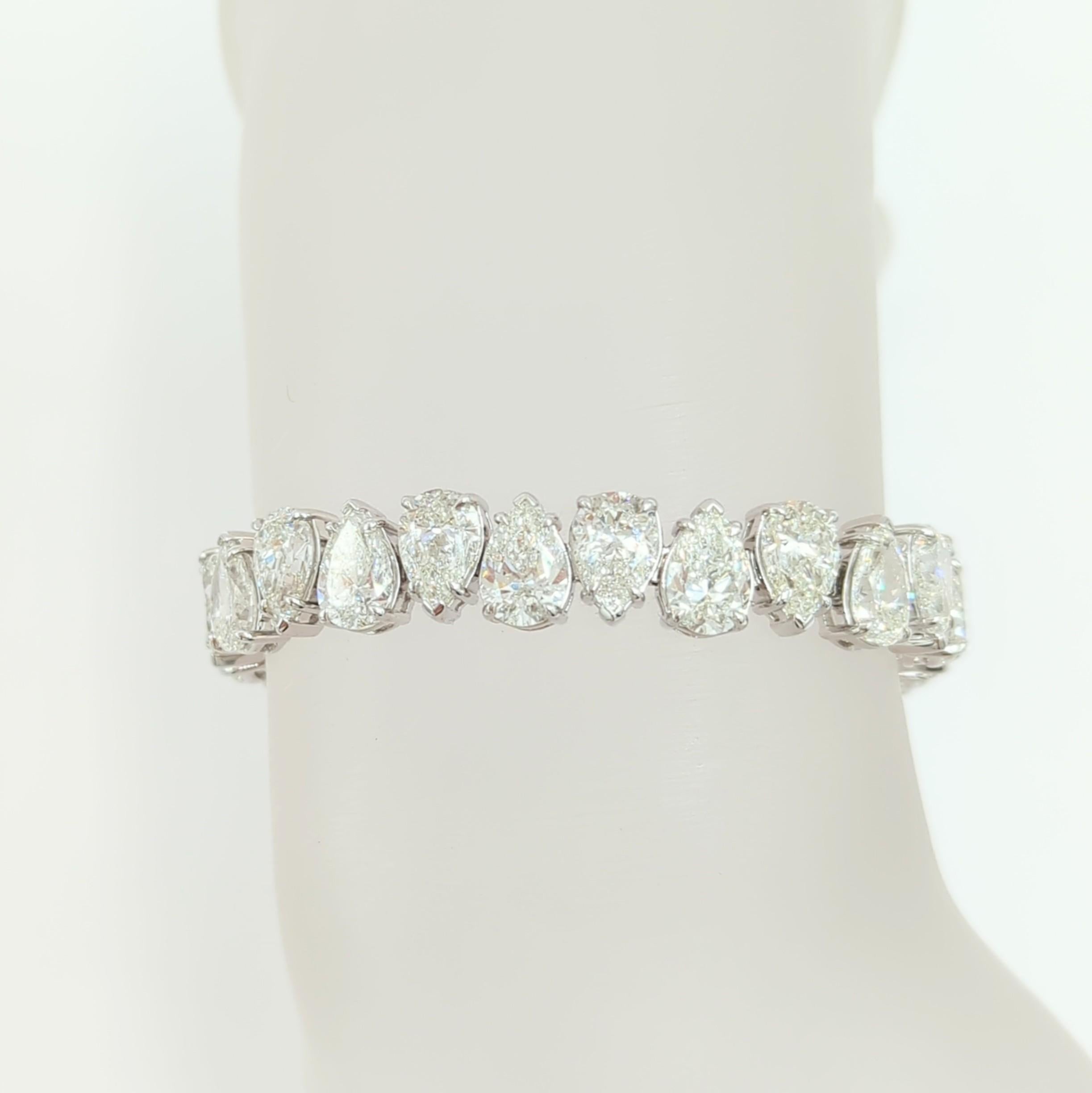 GIA 1 Carat Each White Diamond Pear Shape Tennis Bracelet in 18K White Gold In New Condition For Sale In Los Angeles, CA