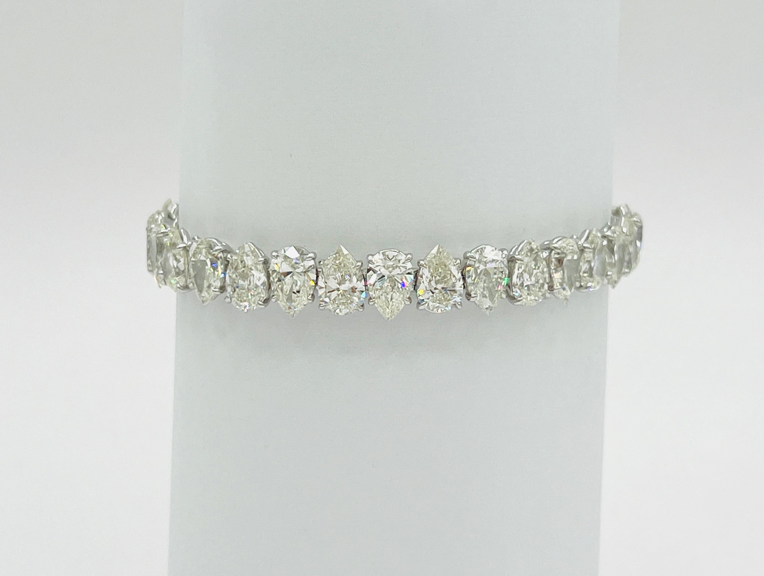 GIA 1 Carat Each White Diamond Pear Shape Tennis Bracelet in 18K White Gold In New Condition In Los Angeles, CA