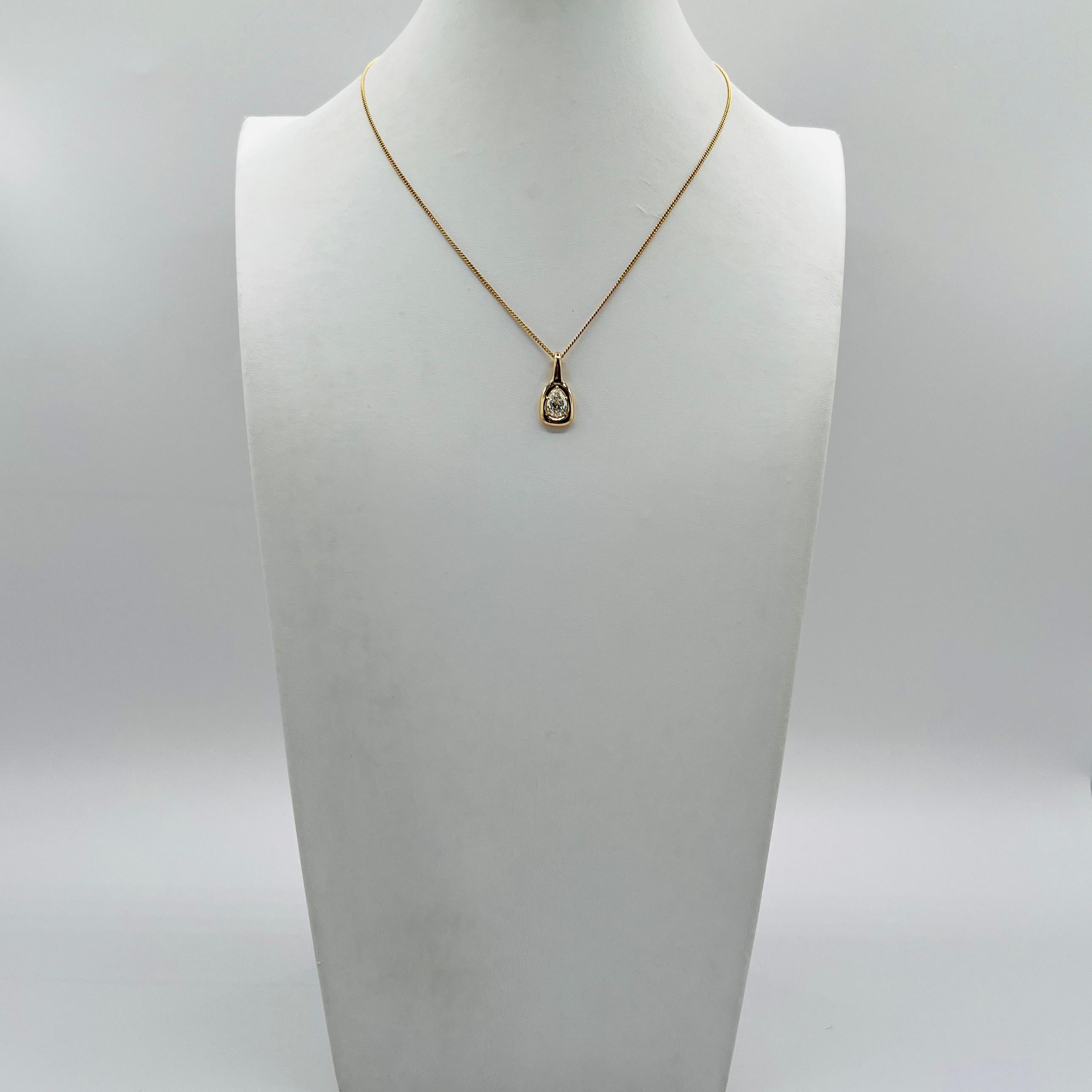 GIA 1 Carat Pear Shape Diamond Pendant Necklace in 18K Yellow Gold For Sale 2