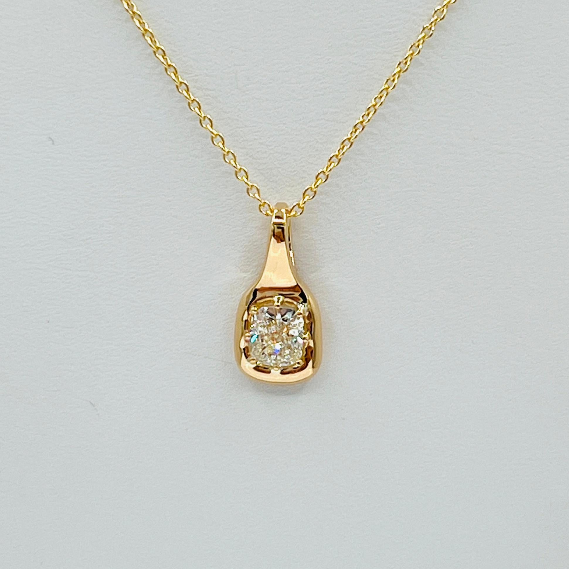 Collier pendentif en or jaune 18 carats avec coussin en diamant blanc de 1 carat GIA en vente 1