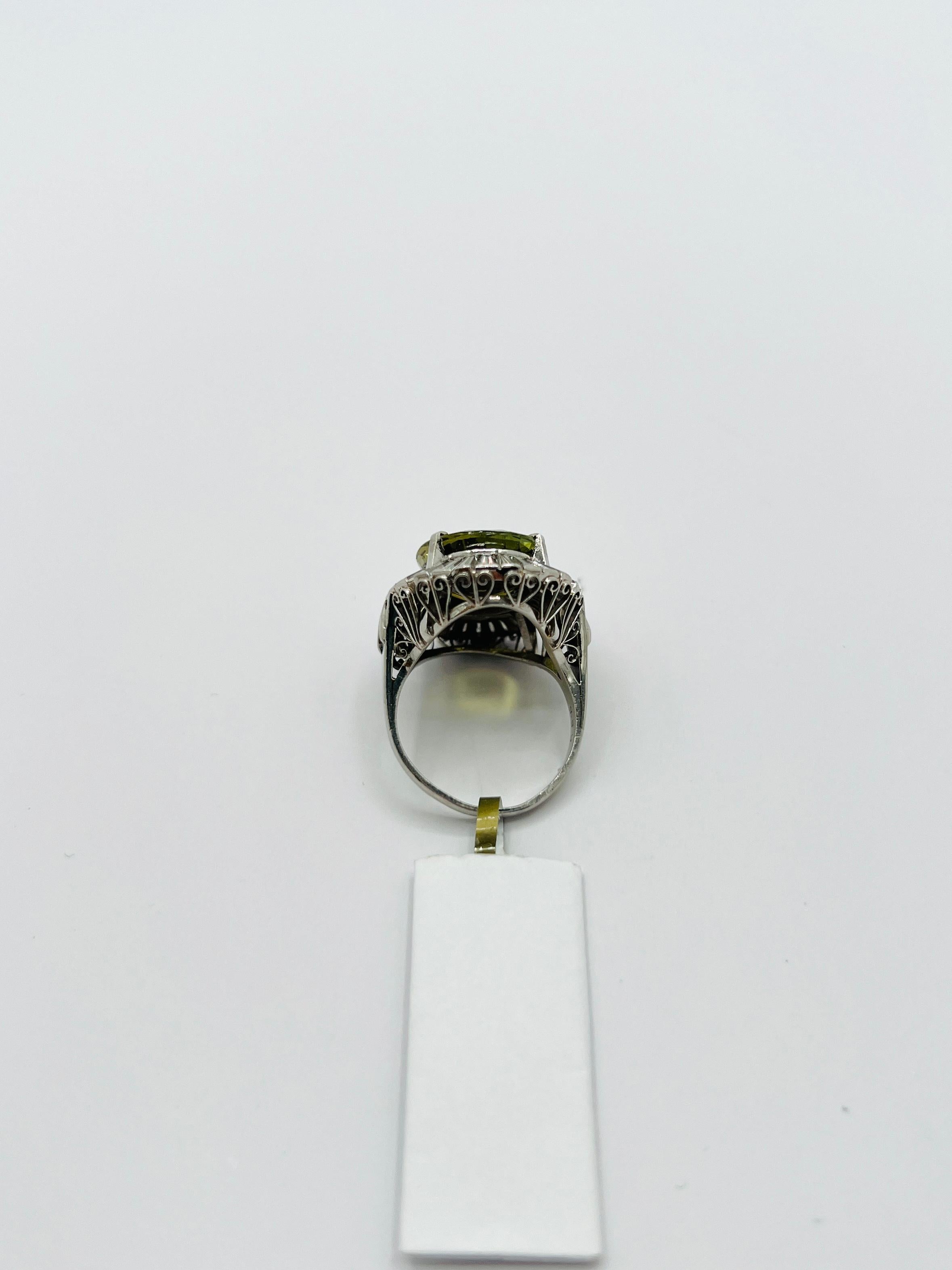 GIA Anello con alessandrite ovale e diamante bianco da 10 carati con cambio di colore in platino in vendita 2