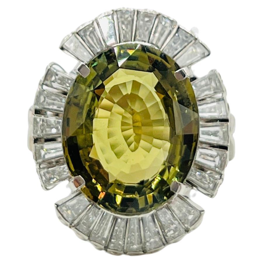 GIA Anello con alessandrite ovale e diamante bianco da 10 carati con cambio di colore in platino in vendita