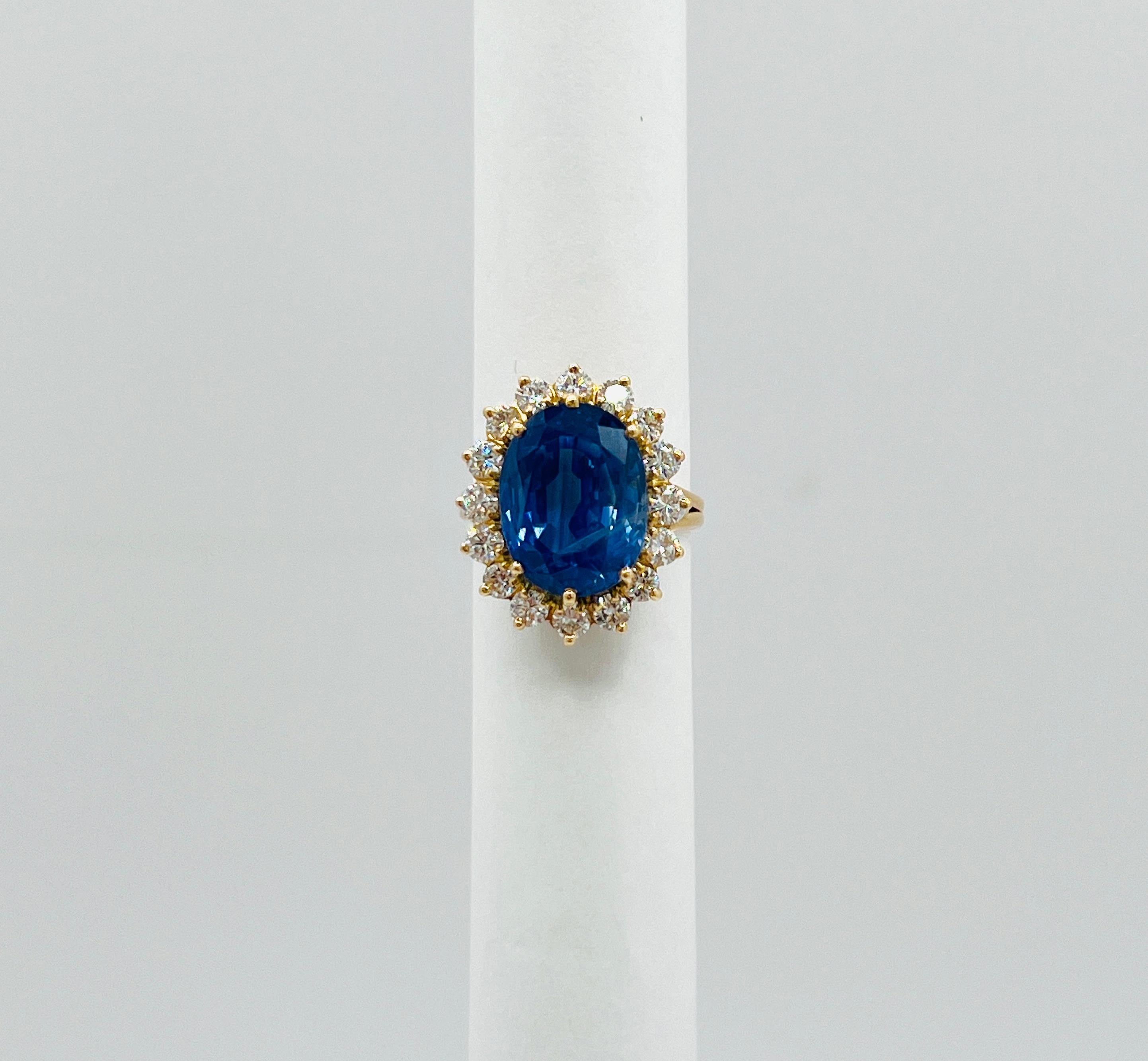 GIA Anello con zaffiro blu dello Sri Lanka da 10 carati, ovale e con diamante rotondo in oro 18 carati in vendita 1
