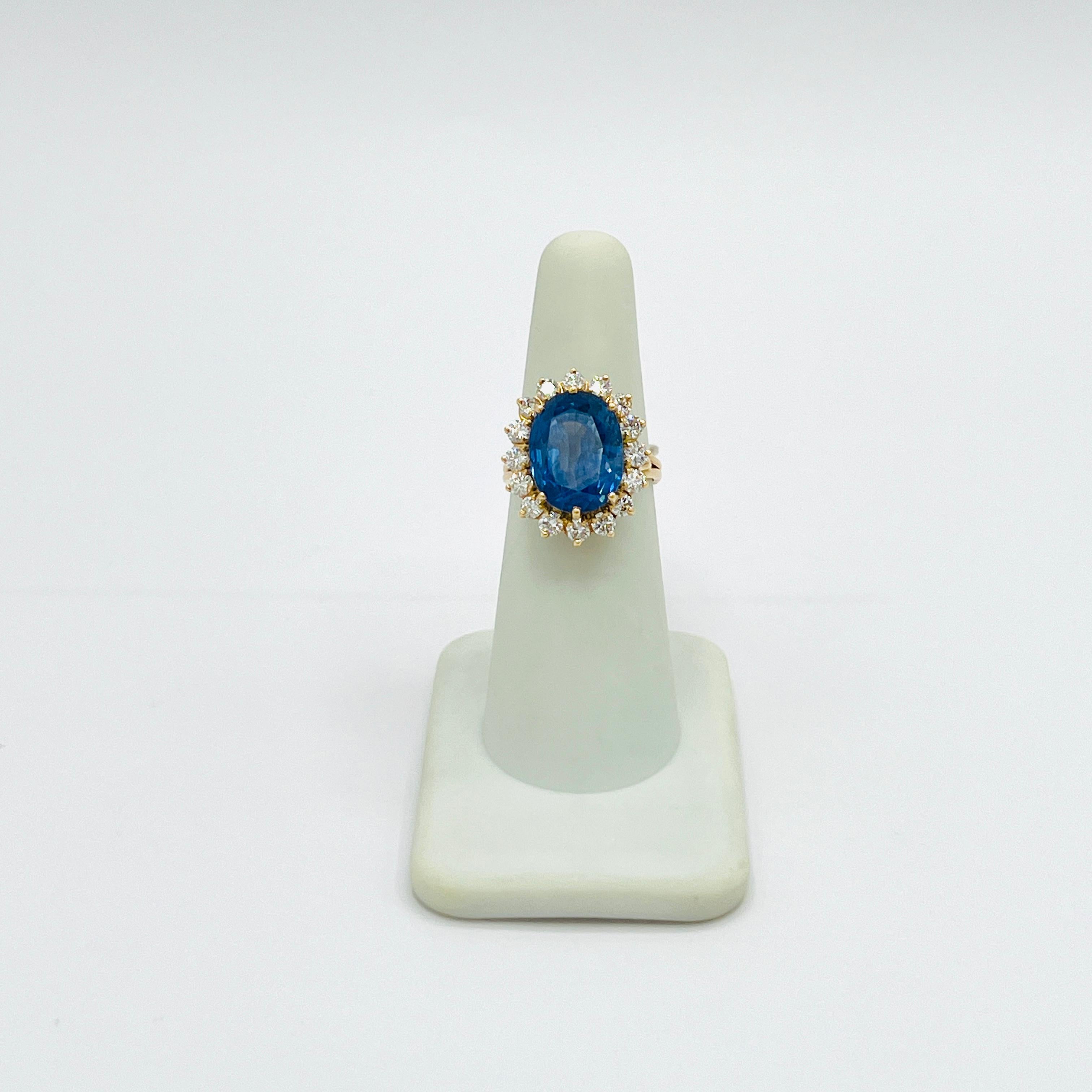 GIA Anello con zaffiro blu dello Sri Lanka da 10 carati, ovale e con diamante rotondo in oro 18 carati in vendita 2