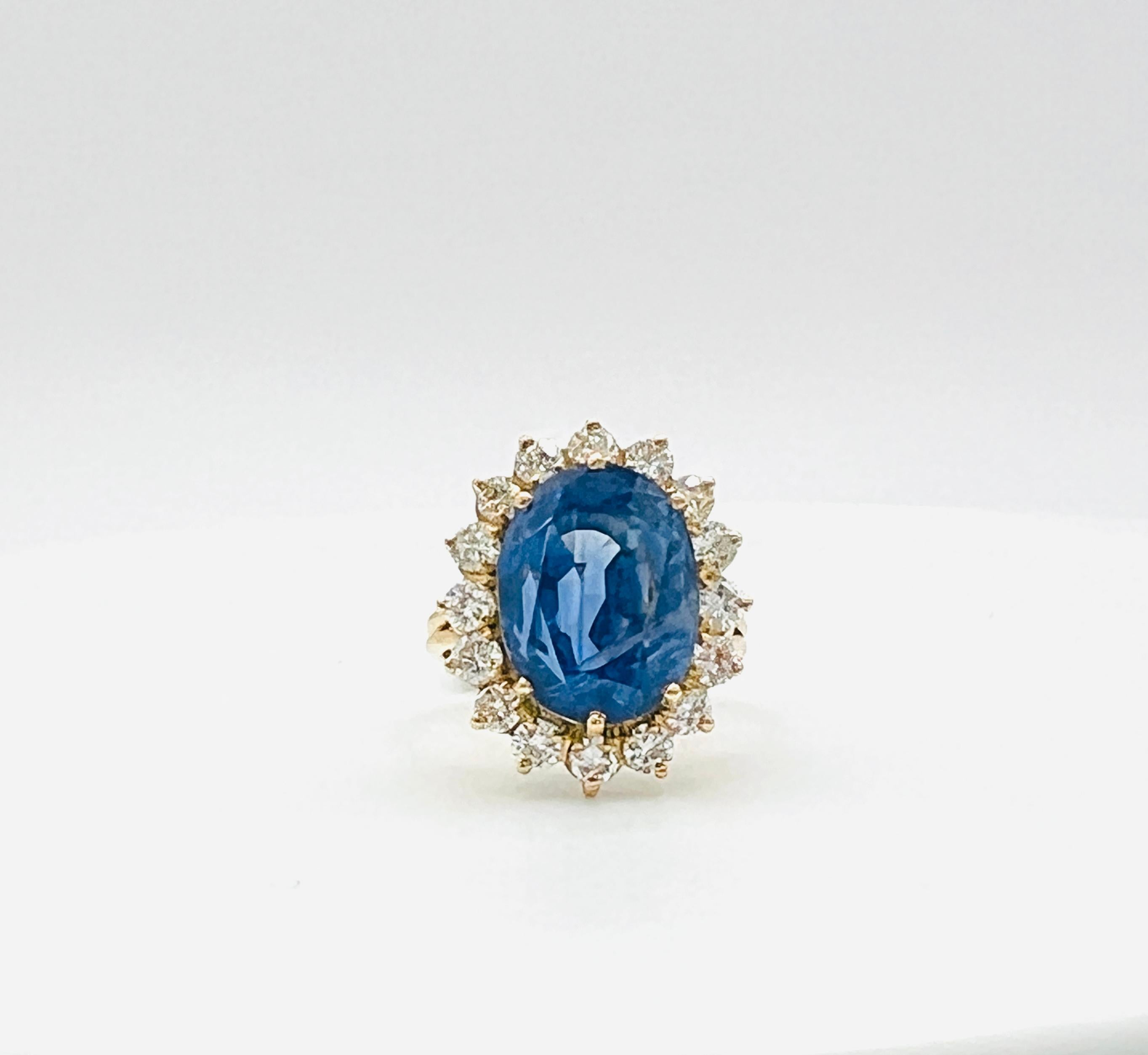 GIA Anello con zaffiro blu dello Sri Lanka da 10 carati, ovale e con diamante rotondo in oro 18 carati in vendita 3