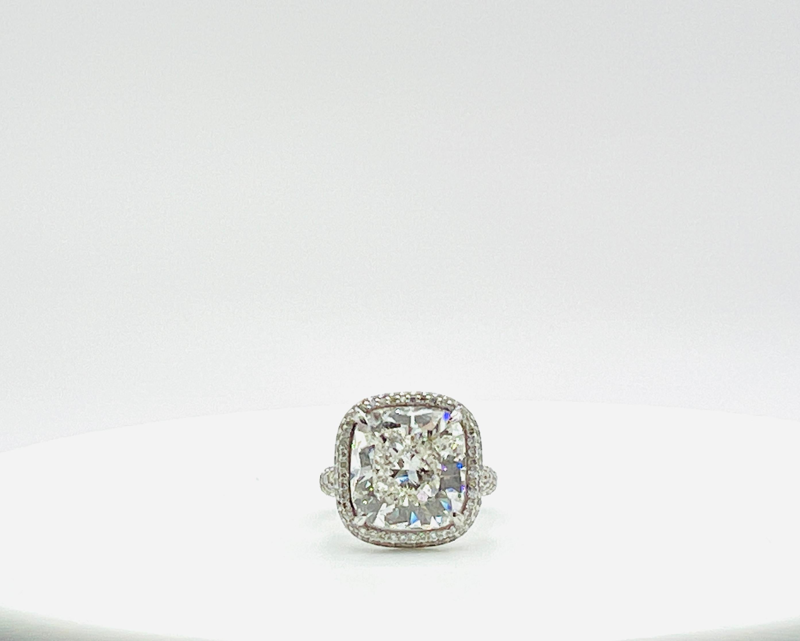 Anello con cuscino di diamanti bianchi da 10 carati in platino GIA In condizioni Nuovo in vendita a Los Angeles, CA