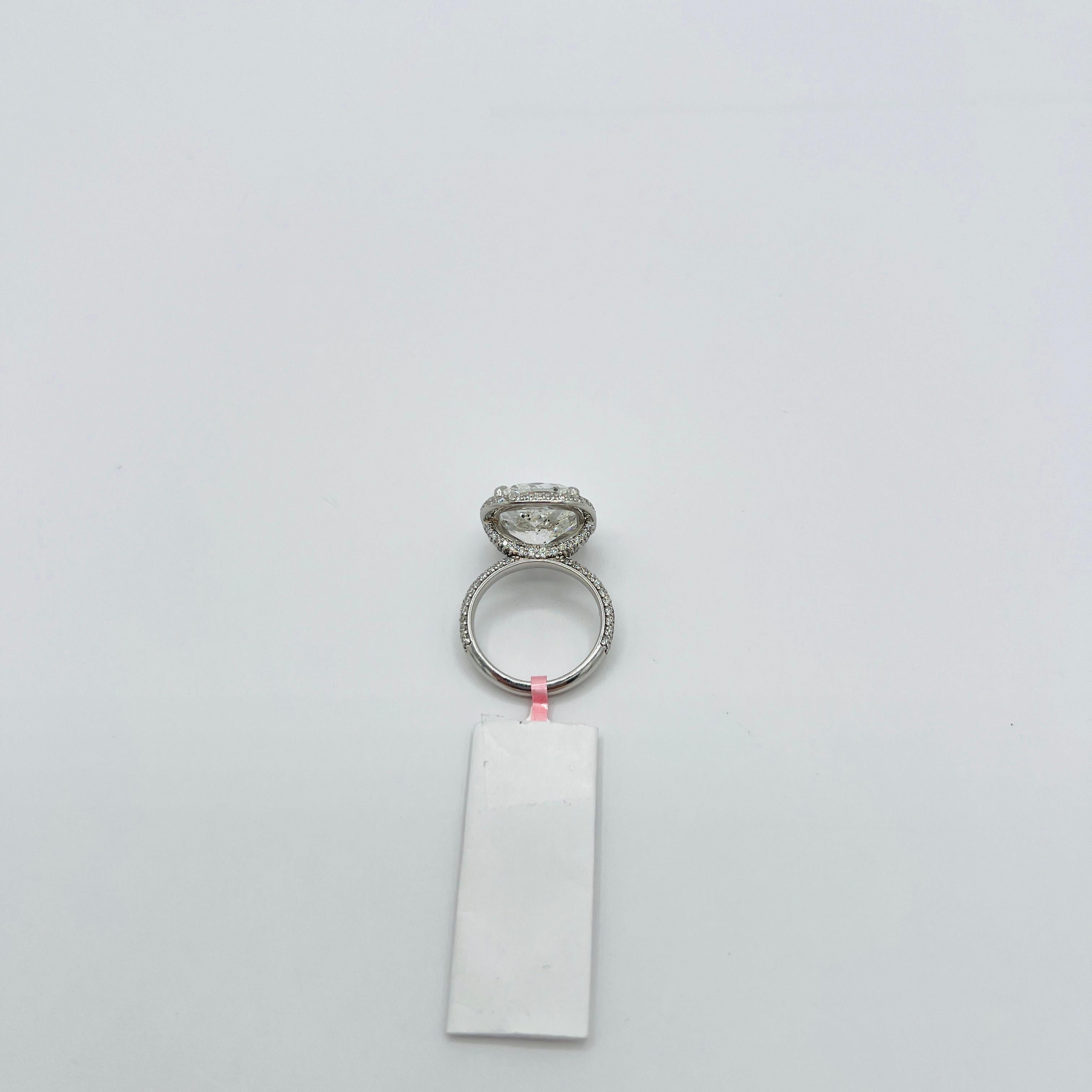 Anello con cuscino di diamanti bianchi da 10 carati in platino GIA in vendita 2