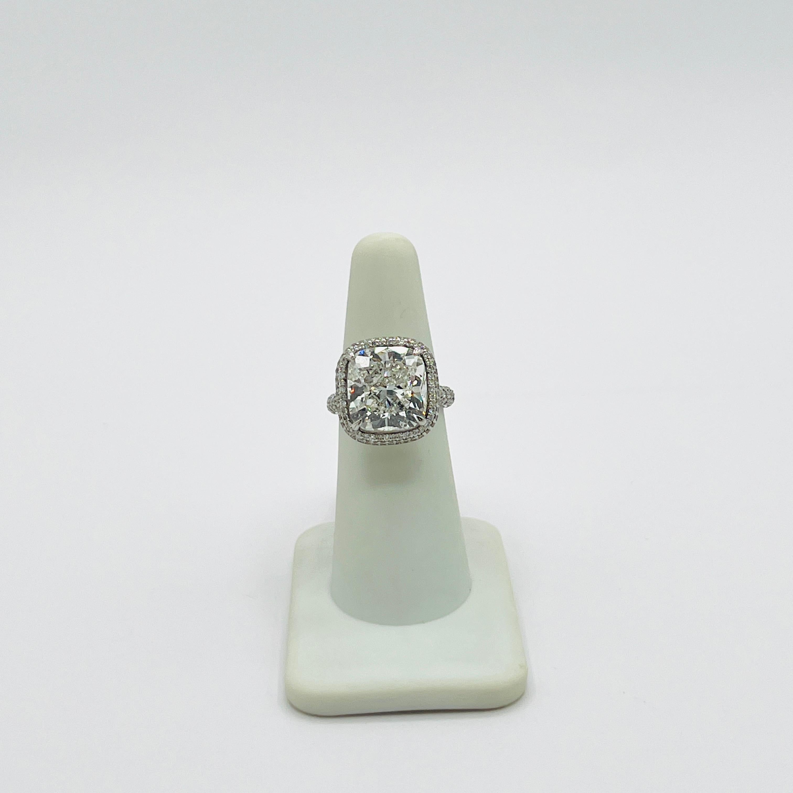 Anello con cuscino di diamanti bianchi da 10 carati in platino GIA in vendita 3
