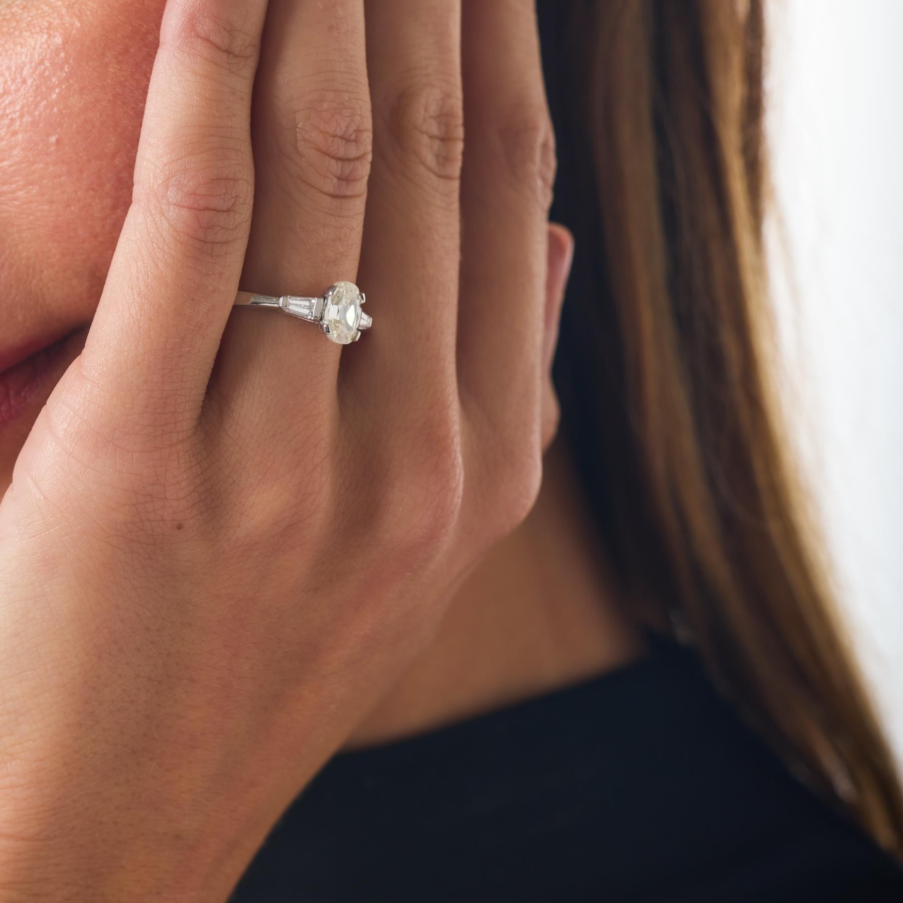 Taglio vecchia miniera GIA Anello di fidanzamento in platino con diamante taglio old mine da 1.00 carati in vendita