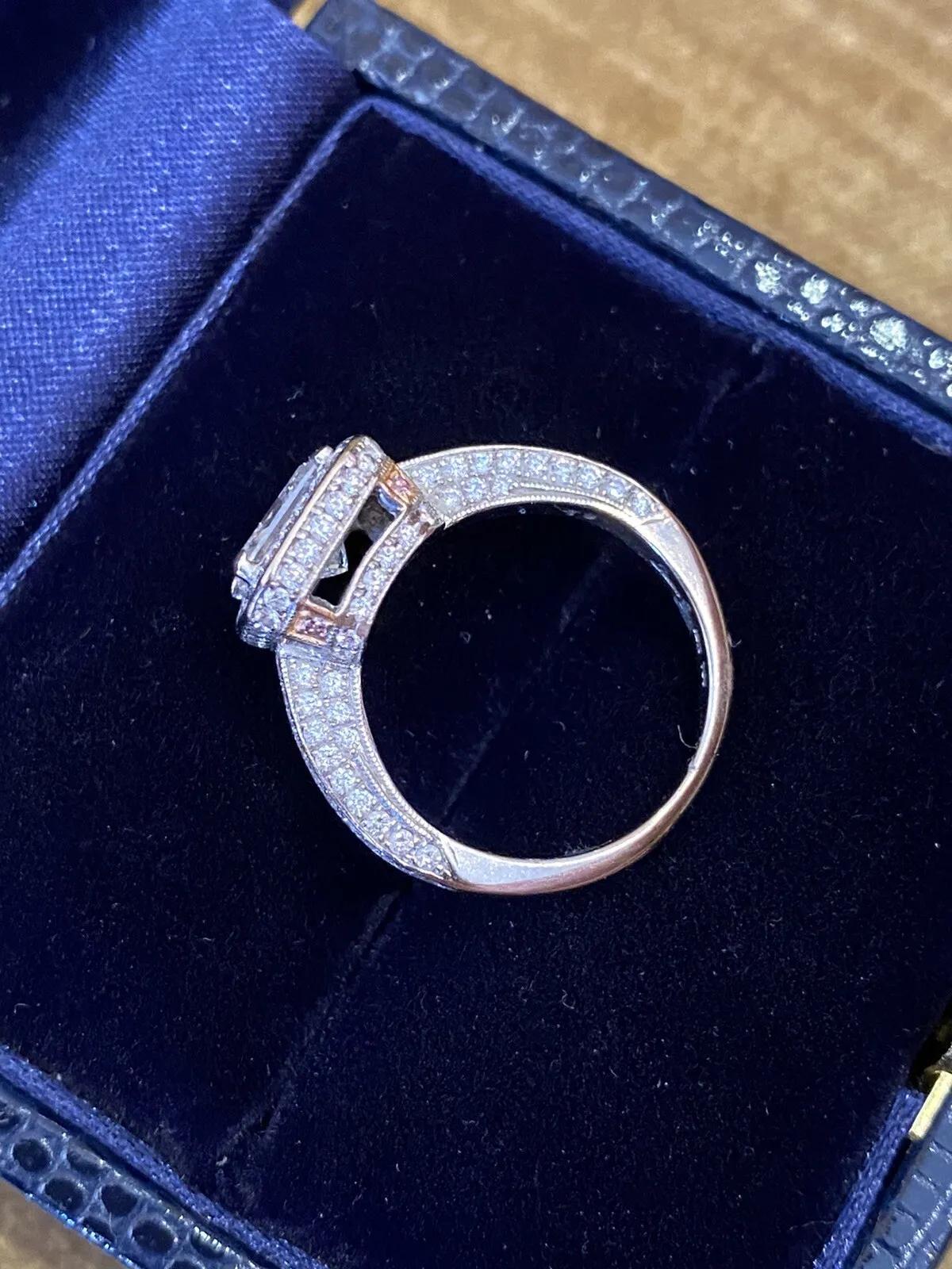 GIA 1.00 carat Princess cut Halo Diamond Ring in 18k White Gold In Excellent Condition For Sale In La Jolla, CA