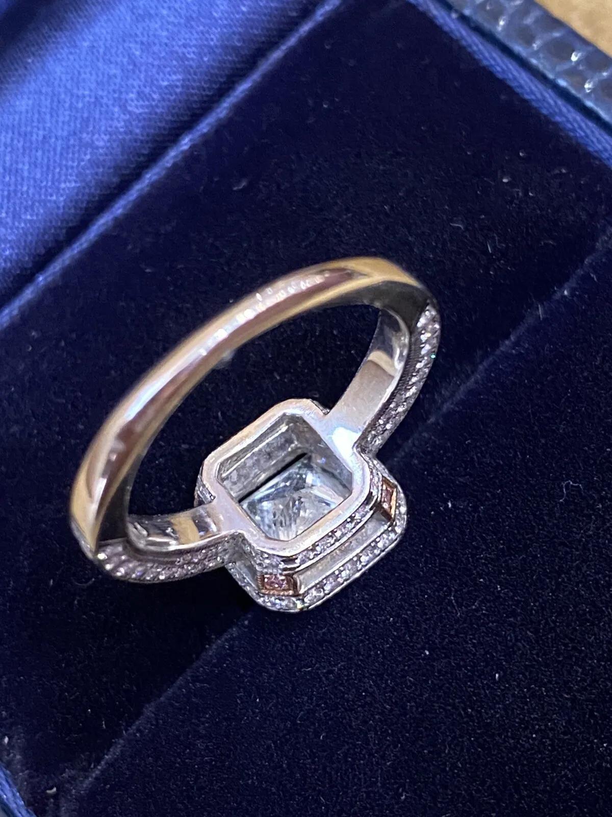 GIA 1.00 carat Princess cut Halo Diamond Ring in 18k White Gold For Sale 1