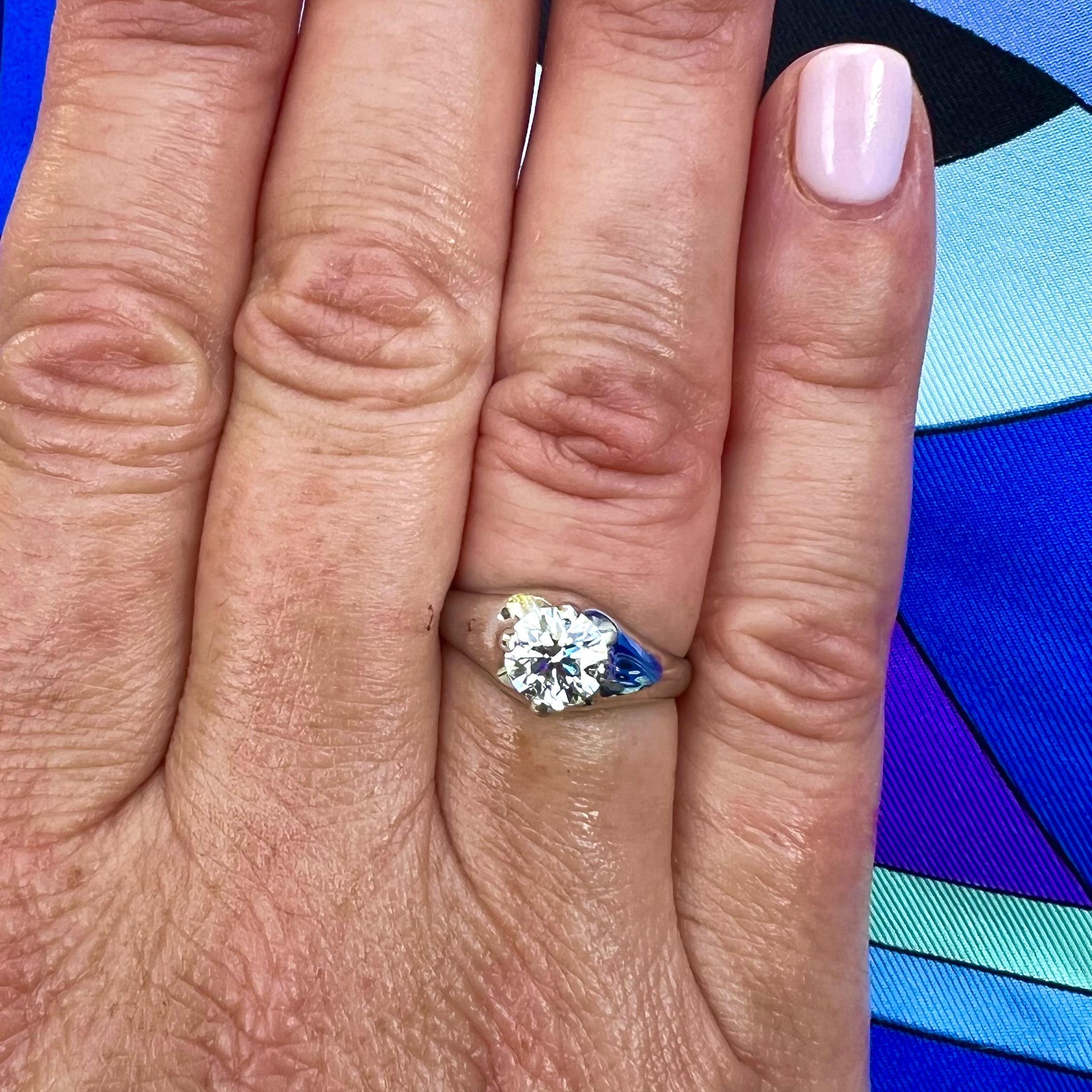 The finest quality diamond ring by top Italian jewelry house Bulgari. The platinum 