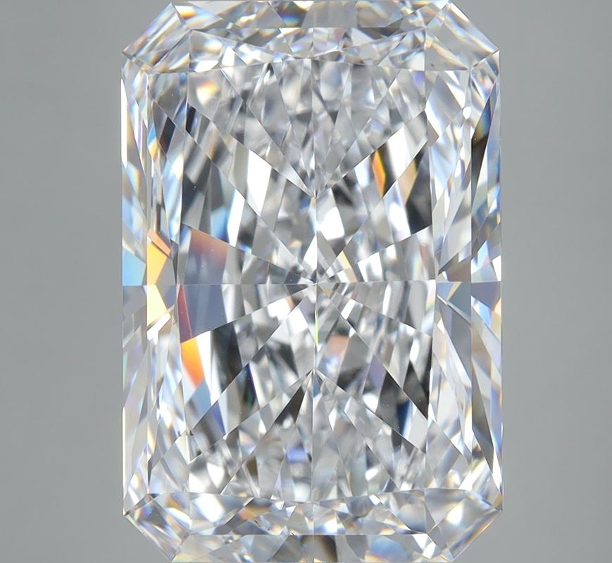 Questo sofisticato anello con diamante è caratterizzato da un diamante radioso che pesa 10,02 e vanta una ricca D e VS2. Realizzato a mano con precisione, l'anello presenta una fascia in oro bianco splendidamente lucidata, che ne esalta il fascino