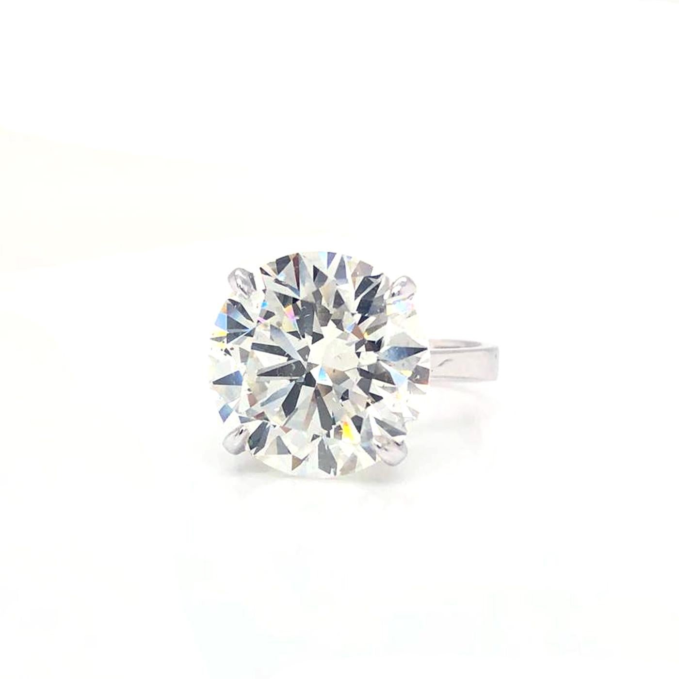 Bague de fiançailles en diamant taille ronde certifié GIA 10,05 Carat Si2 Clarté J Couleur Bon état - En vente à Aventura, FL