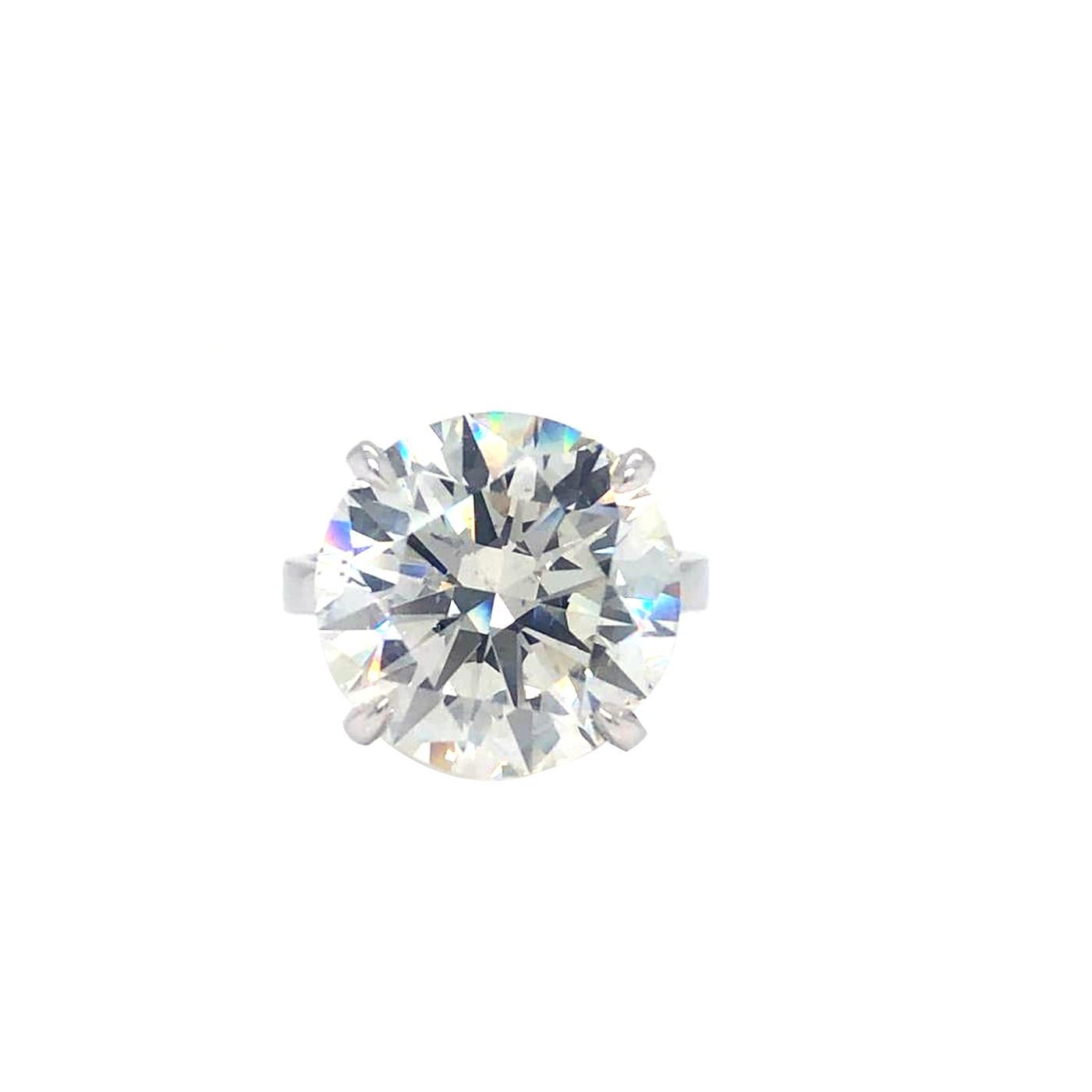 Bague de fiançailles en diamant taille ronde certifié GIA 10,05 Carat Si2 Clarté J Couleur en vente 1