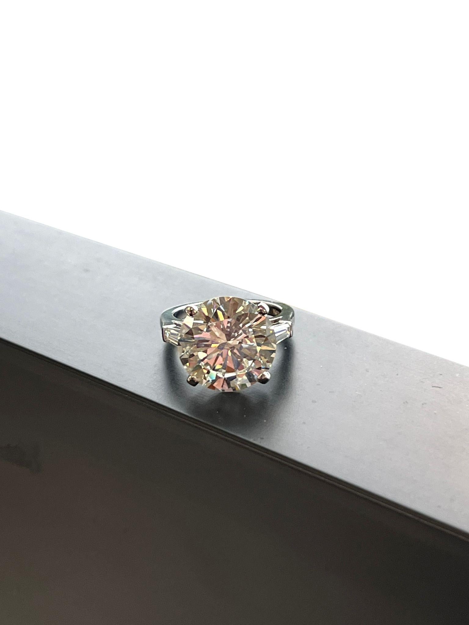 GIA Bague de fiançailles en platine avec un diamant rond naturel de 10,01ct VS2 Clarity en vente 4