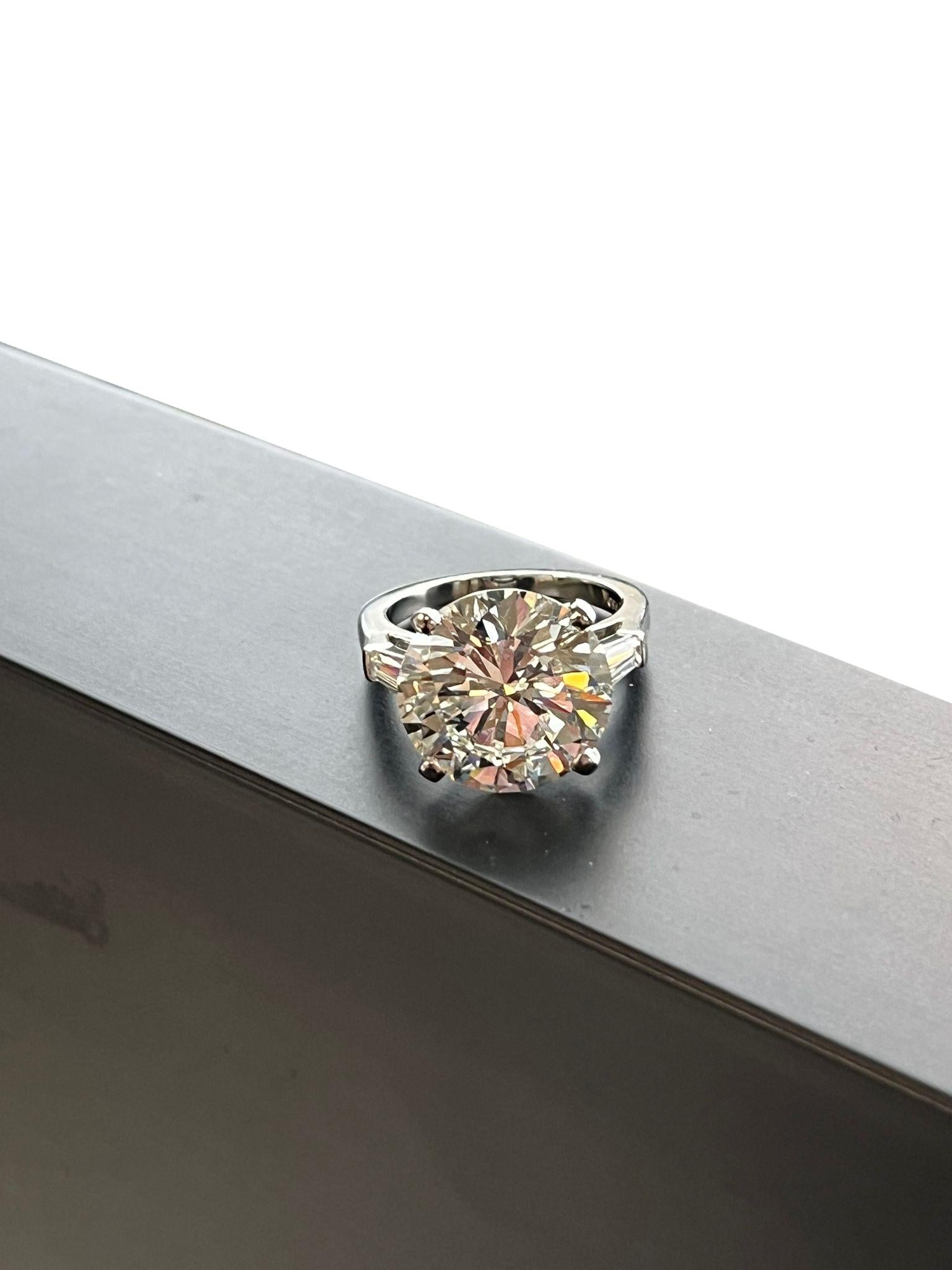 GIA Bague de fiançailles en platine avec un diamant rond naturel de 10,01ct VS2 Clarity en vente 3