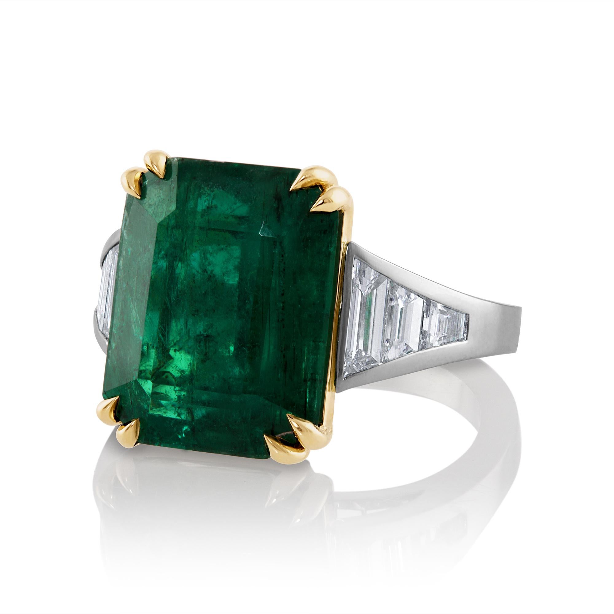 Impressive and Timeless Engagement Anniversary Ring with GIA 9.11ct Green Emerald & Diamonds.
This jewel will make a great addition to any GEM jewelry collection! It is rear to find an emerald over 3ct size, but over 9CT just extremely rear!! Buy