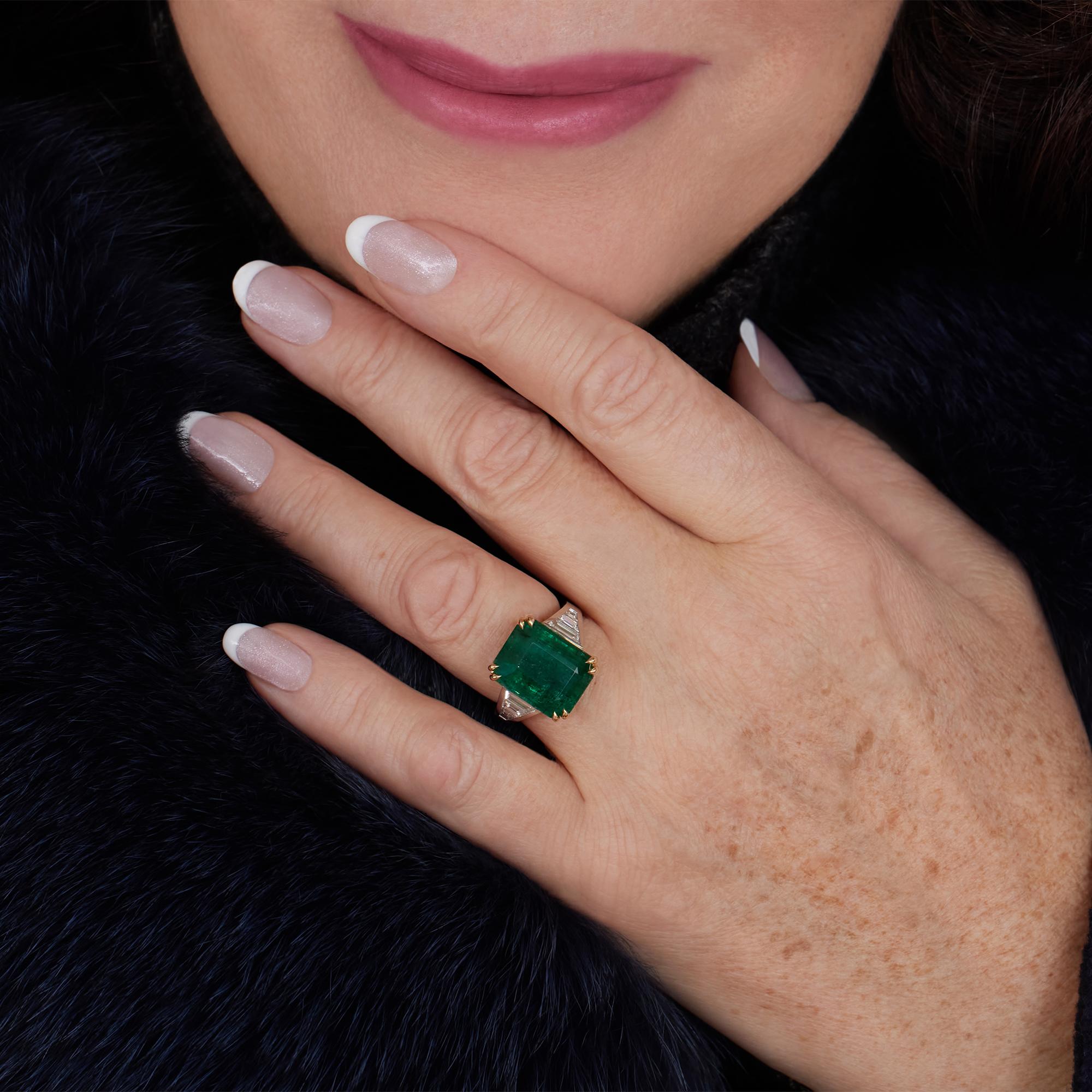 GIA 10.05ct Step cut Rectangular Green Emerald Diamond Plat 18k YG Ring In Good Condition In New York, NY