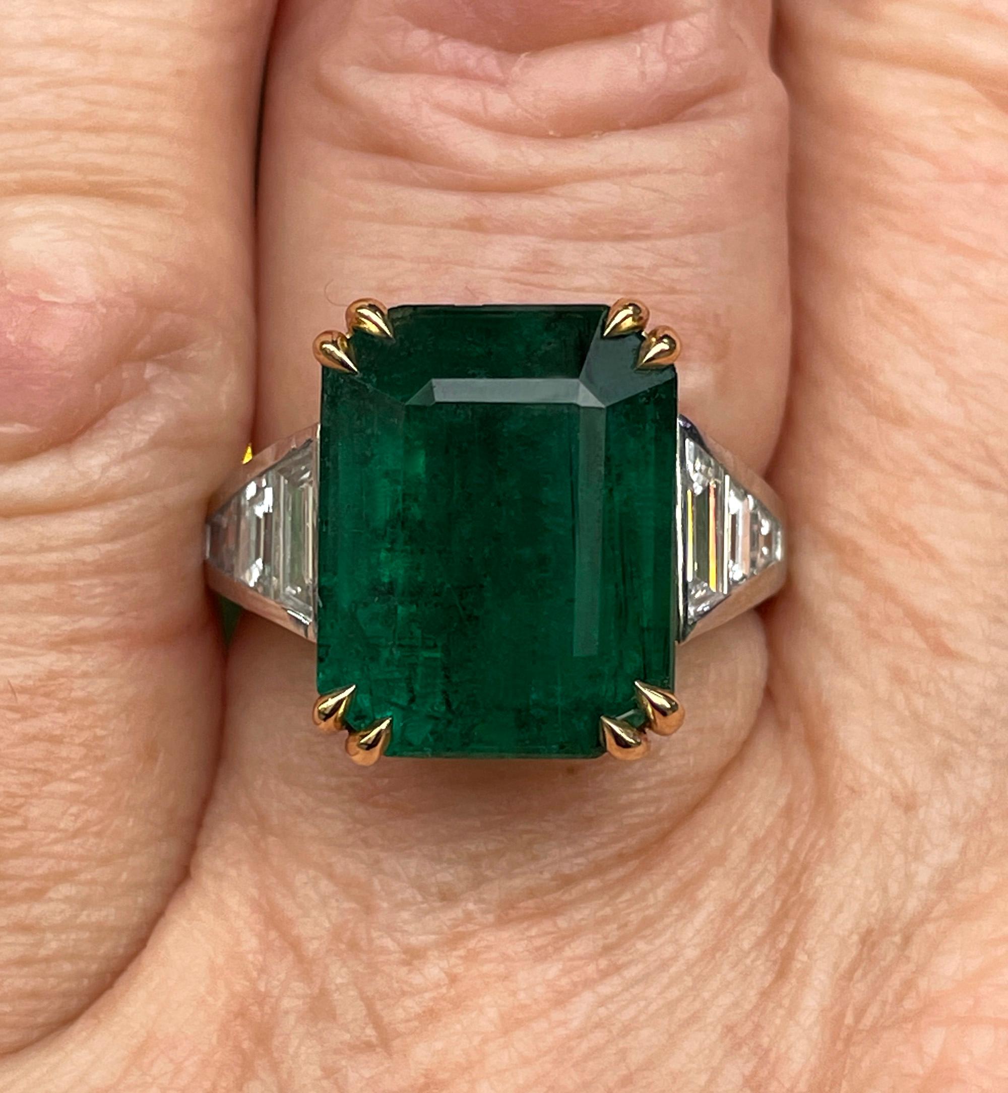 Women's GIA 10.05ct Step cut Rectangular Green Emerald Diamond Plat 18k YG Ring