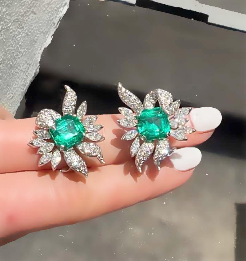 GIA 10,07 Carati Colombia Minor Smeraldo e Diamante Orecchini Retrò in vendita 2