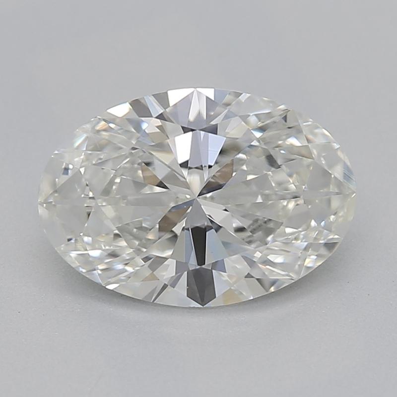 Fabriquée à la main à New York, cette magnifique bague en diamant est un exemple de beauté intemporelle et de sophistication. Elle est ornée d'une captivante pierre centrale ovale pesant 1,00, d'un I remarquable et d'une pureté de VS2. Son design