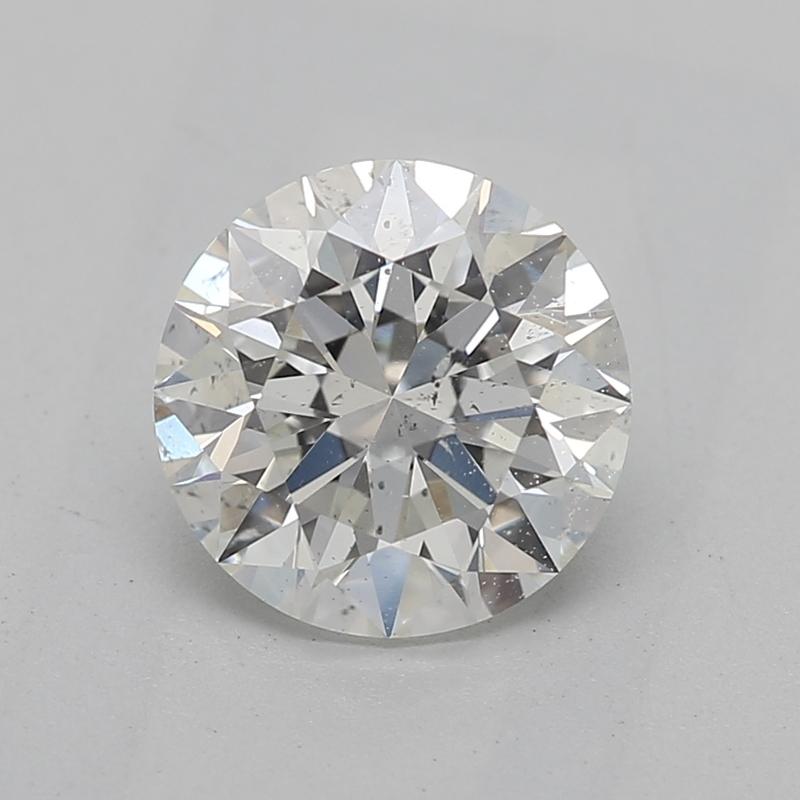 Dieser in New York handgefertigte Diamantring ist ein atemberaubender Ausdruck von Luxus. Er besticht durch einen runden, brillanten Mittelstein mit einem Gewicht von 1,00 und Seitensteinen, die zusammen ½ Karat wiegen. Der Diamant in der Mitte ist
