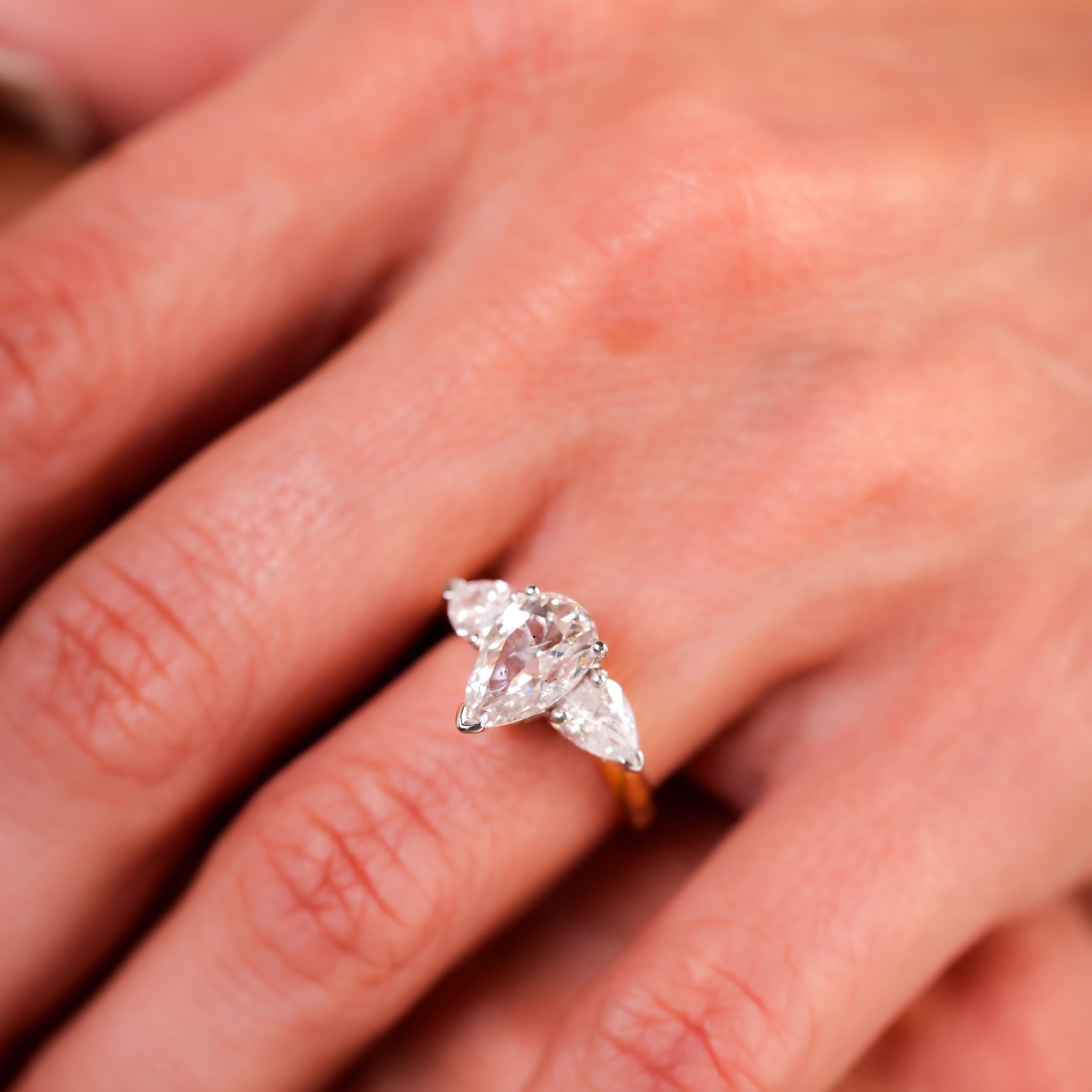 GIA 1.01 Carat Pear Cut Diamond 18K Yellow Gold Engagement Ring In Excellent Condition For Sale In Beverly Hills, CA