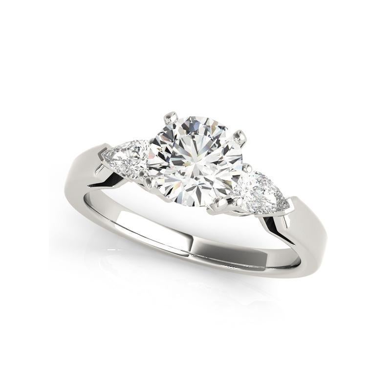 Taille ronde GIA 1.01 Carat Round Three-Stone East-West Pear  Bague en diamant en vente