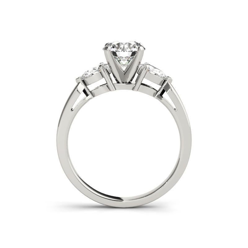 GIA 1.01 Carat Round Three-Stone East-West Pear  Bague en diamant Neuf - En vente à New York, NY