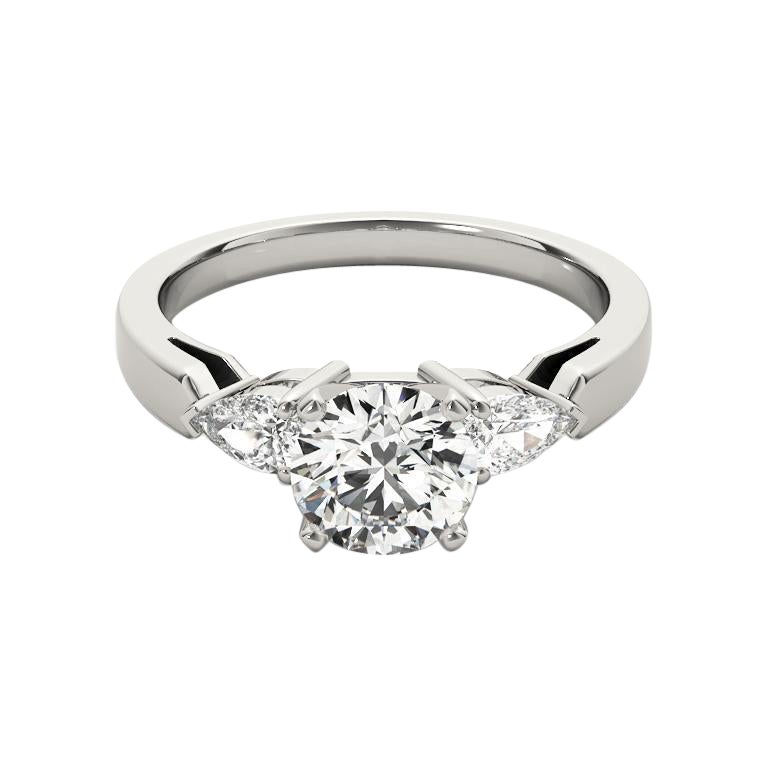GIA 1.01 Carat Round Three-Stone East-West Pear  Bague en diamant