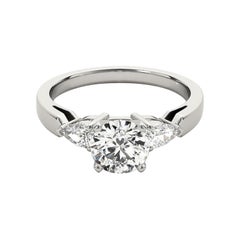 GIA 1.01 Carat Round Three-Stone East-West Pear  Bague en diamant