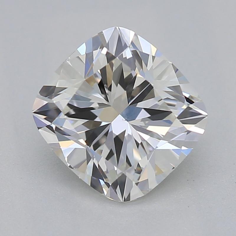 Fabriquée à la main à New York, cette magnifique bague en diamant est ornée d'un captivant diamant coussin au centre, pesant 1,01 et affichant un état impeccable I et VS1. Le modèle présente un halo coussin/carré magnifiquement travaillé, orné de