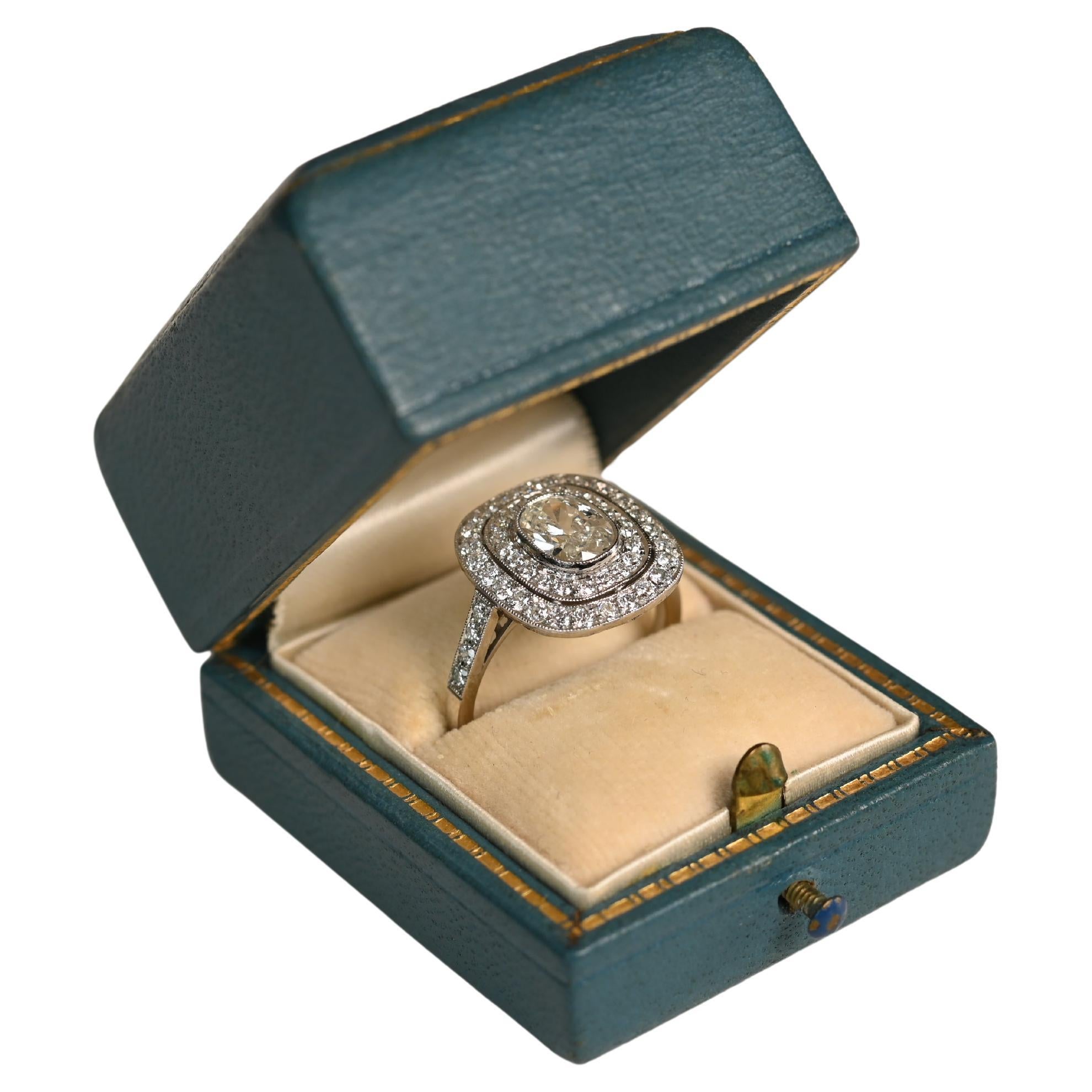 (GIA Aprox. 1,00 quilates Diamante talla cojín Doble Halo Anillo, Color H, Platino