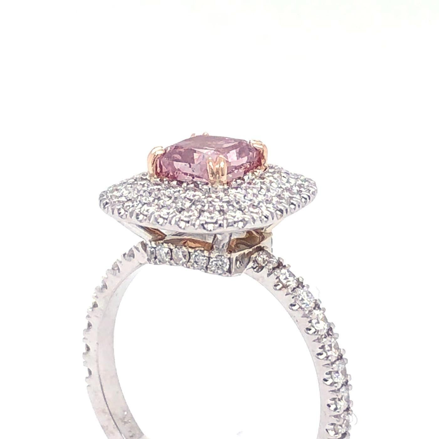 GIA 1,01ct Nature Fancy Intense Purplish Pink Diamond con anello di diamanti a cuscino in vendita 1