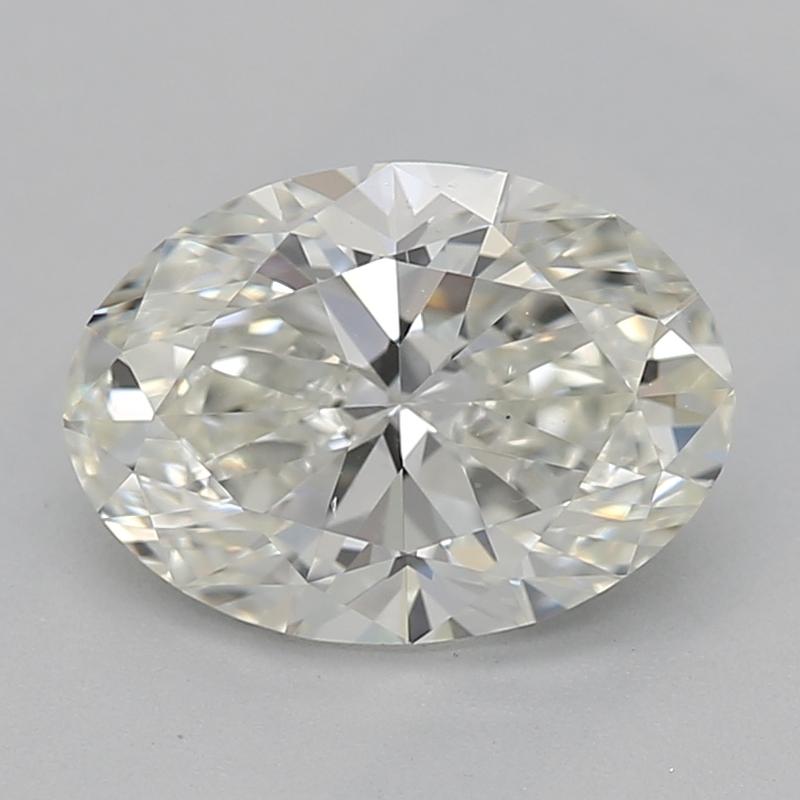Fabriquée à la main à New York, cette magnifique bague en diamant est ornée d'une captivante pierre centrale certifiée par le GIA, composée de diamants ovales pesant 1,01 et classés J et VS1. L'éclat et le feu de la pierre centrale sont