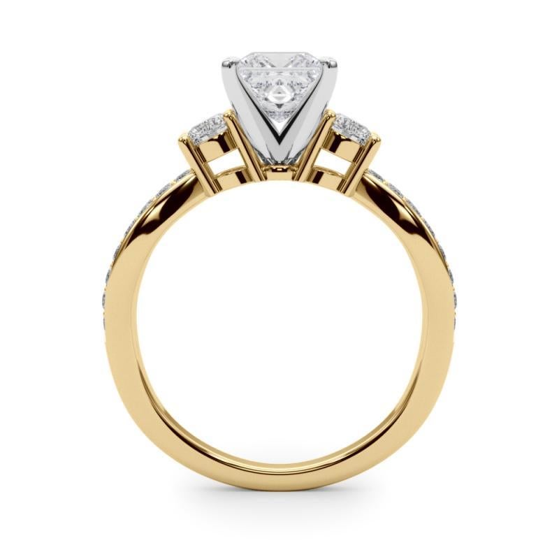 GIA 1,01ct Anello con diamanti a tre pietre Princess Split Shank Pave in oro giallo 18K In condizioni Nuovo in vendita a New York, NY