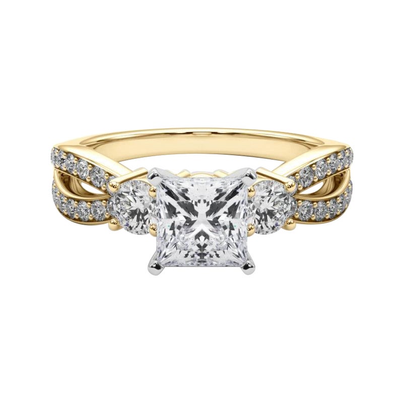 GIA 1.01ct Princesse trois pierres avec pavage en or jaune 18K