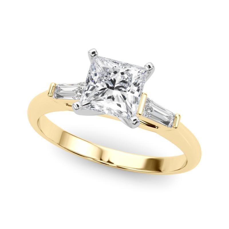Taglio princess GIA 1,01ct Anello con diamanti Princess a tre pietre e Baguette affusolata in oro giallo 18K in vendita