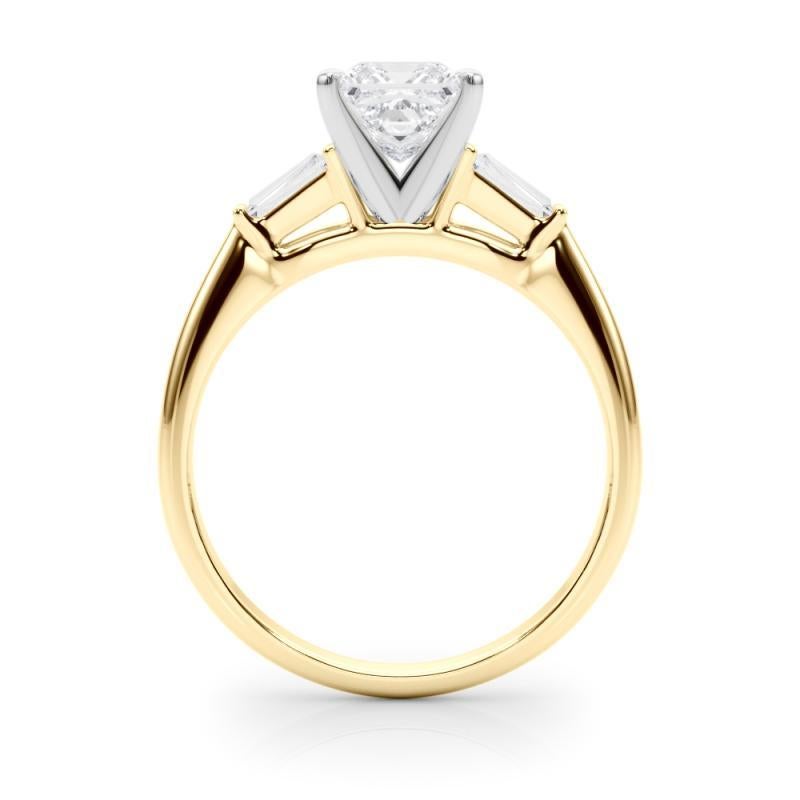 GIA 1,01ct Anello con diamanti Princess a tre pietre e Baguette affusolata in oro giallo 18K In condizioni Nuovo in vendita a New York, NY