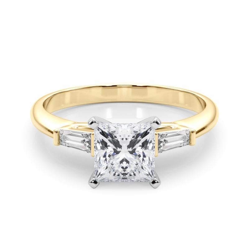 GIA 1,01ct Anello con diamanti Princess a tre pietre e Baguette affusolata in oro giallo 18K in vendita 1