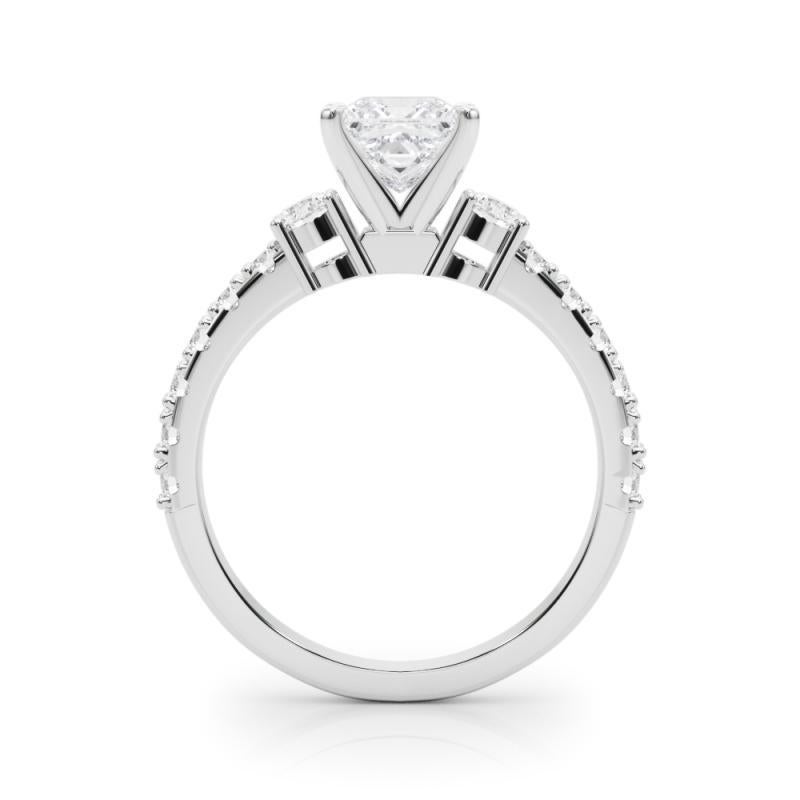 GIA 1,01ct Principessa a tre pietre con gambo di diamante Anello con diamante in oro bianco 18 carati In condizioni Nuovo in vendita a New York, NY
