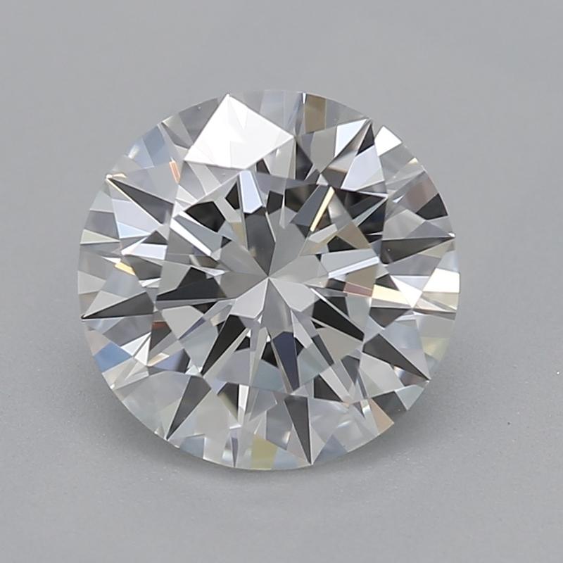 Questo anello di diamanti che incarna l'eleganza vintage è caratterizzato da uno splendido diamante centrale tondo E VS1 1.01, circondato da una serie di diamanti tondi delicatamente posizionati in una montatura a canale. L'intricato design presenta