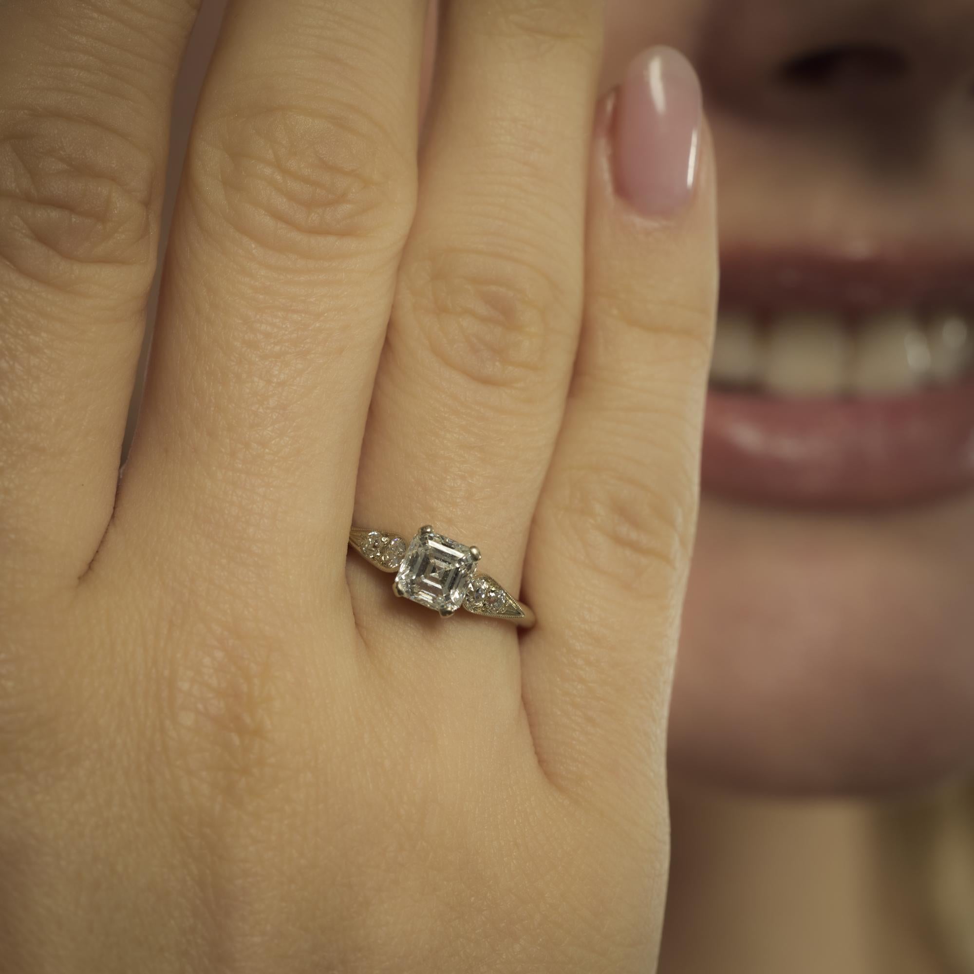 GIA Bague de fiançailles en or blanc 18 carats diamant Asscher de 1,03 carat Pour femmes en vente
