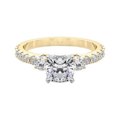 GIA Anillo de diamantes de oro amarillo de 18 quilates con tres piedras en forma de cojín de 1,04 ct y vástago de diamante